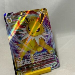 Jolteon VMAX - SWSH07: Evolving Skies (SWSH07)